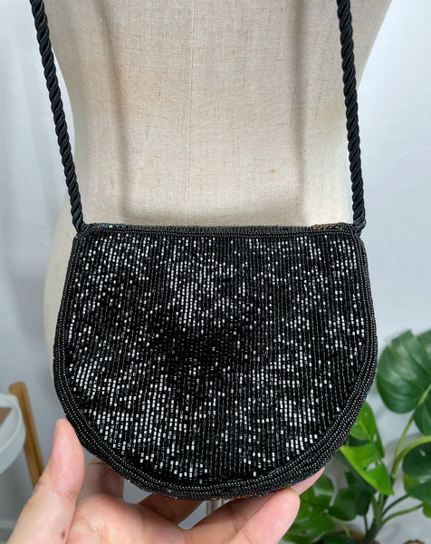 { Rare find } Vintage 1970s 1980s disco era small curved scallop shape beaded bag with geometric pattern