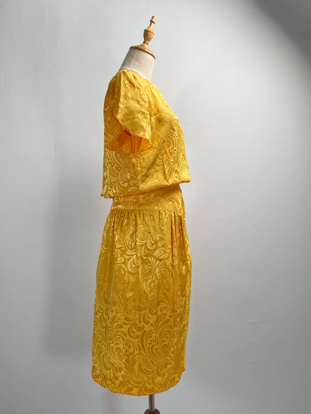 Must-have | Florence | Vintage 1960s 1970s embossed Royal Yellow satin like dress with Tulip sleeves