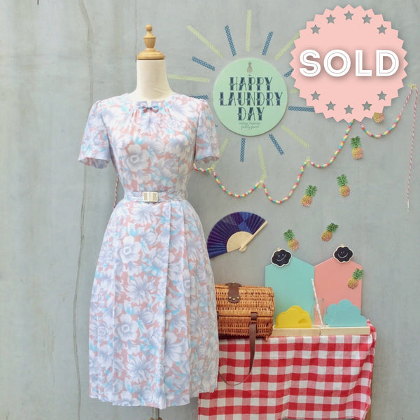Light Rain Bow | Vintage 1930s 1940s Chiffon pastel peach and blue Day Dress | Tiny Bow-tie !