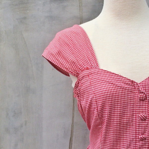 Gingham Sweetheart | Vintage 1950s sweetheart neckline Gingham Red White checks Full skirt with Back Sash