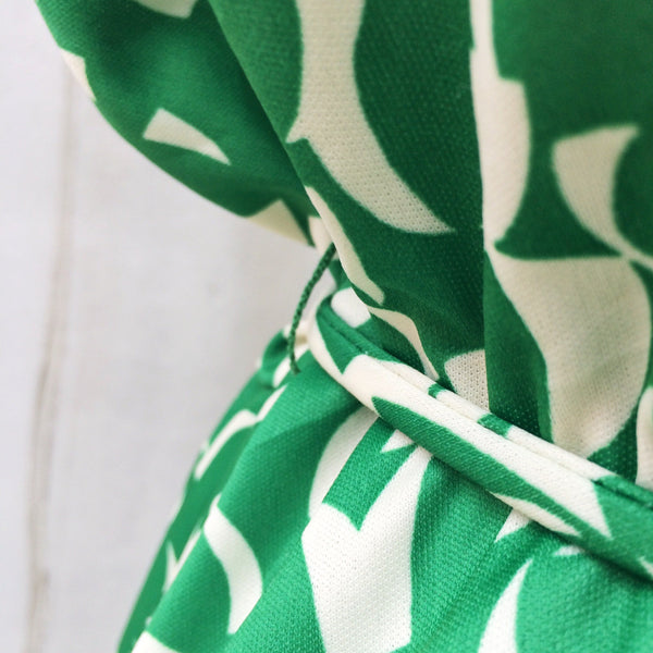 Green Curves | Vintage 1970s 1980s Grass green dress with pale cream crescent strips | Confetti Party Anyone?