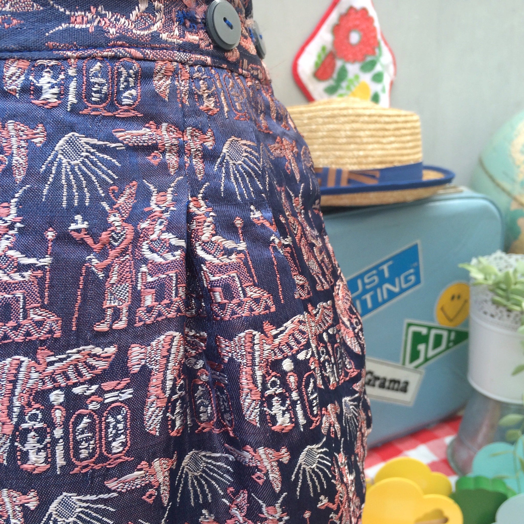 SALE! | Cairo Holiday | Vintage 1980s embroidered fabric Egyptian Hieroglyph Wiggle Skirt with POCKETS