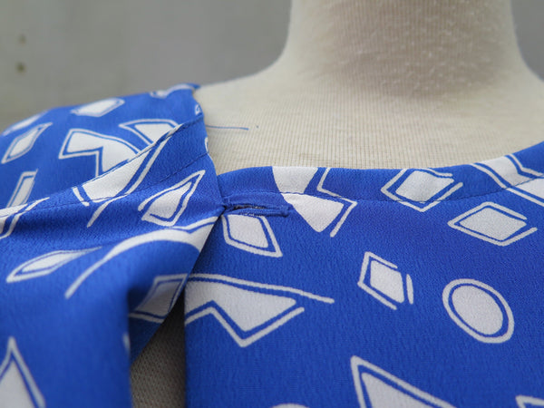 Oddly Cool | PLUS SIZE Vintage 1980s abstract shapes Blue fun geometric Dress with POCKETS!