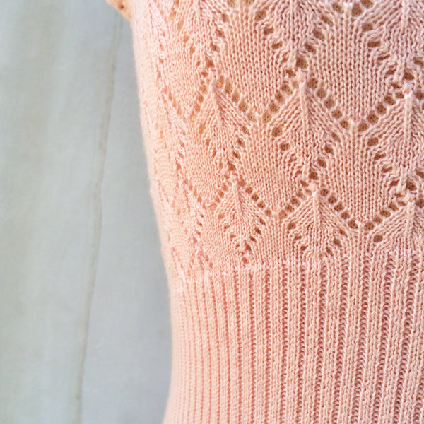 Curve Huggin' | Vintage 1970s retro crochet knit Sweater top