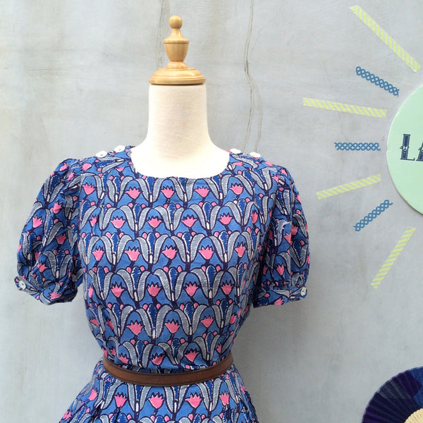 Tulips are Blue | Vintage 1950s 1960s Cute Tulip print Marimekko-inspired Retro mod Print Shift Dress