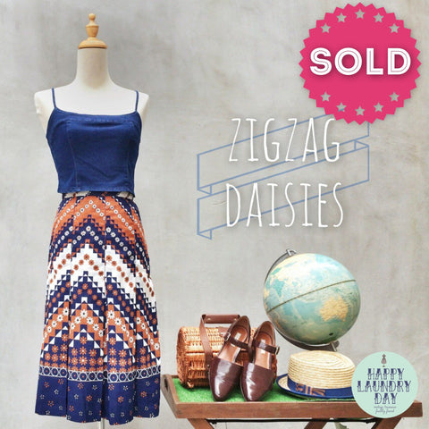 Zig Zag Daisies | Vintage 70s flower power geometric daises print skirt
