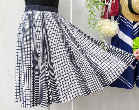 Minimal Liz | Vintage 1960s 1970s Monochrome black and white Grid print Skirt