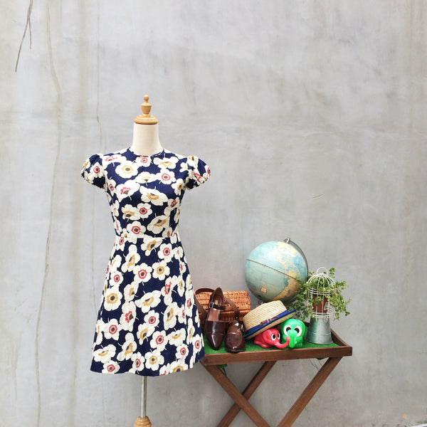 Poppy Pops | Vintage 1960s twiggy retro mod Poppies graphic print Dark blue skater dress