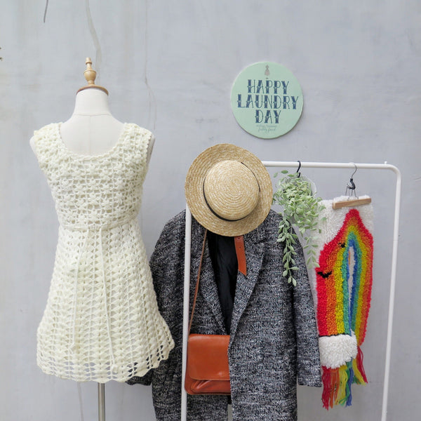 De la Creme | Vintage 1960s sexy Twiggy mod hand crochet knit Mini Dress