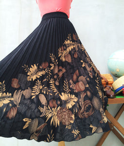 Full Harvest | Vintage 1980s pleated skirt with Fruits and Vegetable prints