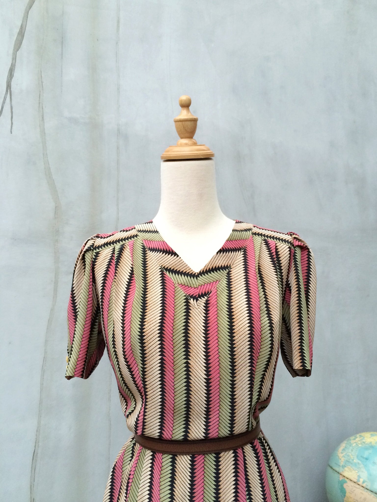 SALE ! |  Kitsch Kerpisch | Vintage 1970s vertical stripes and Triangles dress
