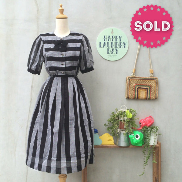 Little Bow-peep | Vintage 1950s vertical stripe Day dress with Black bow-brooch
