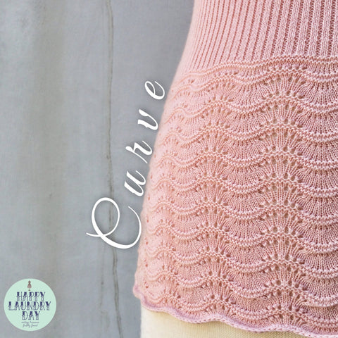 Curve Huggin' | Vintage 1970s retro crochet knit Sweater top