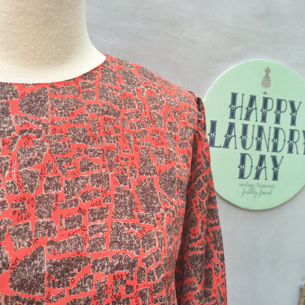 SALE | Ground Red | Vintage 1980s Batwing sleeves Loose fit Giraffe print boxy dress