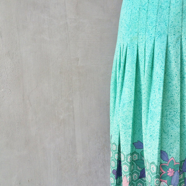 Honey Bee | Vintage c. 1960s intense Mint Green flecked Honeycomb geometric print Abstract Floral Pleated Skirt