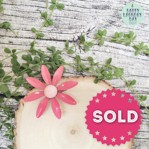 Pink Oppsy Daisy !  | Vintage Pink Enamel retro mod Floral Brooch |