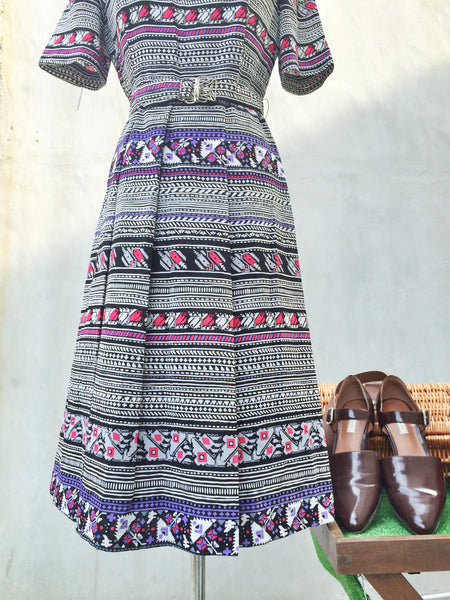 SALE! |Animation Wonderland | Vintage 1970s ethnic aztec and tribal print Day dress