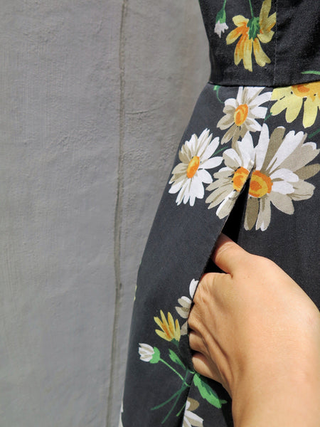Happy daisy day | Vintage 1970s 1980s grunge punk rock style Floral midi dress with Pockets