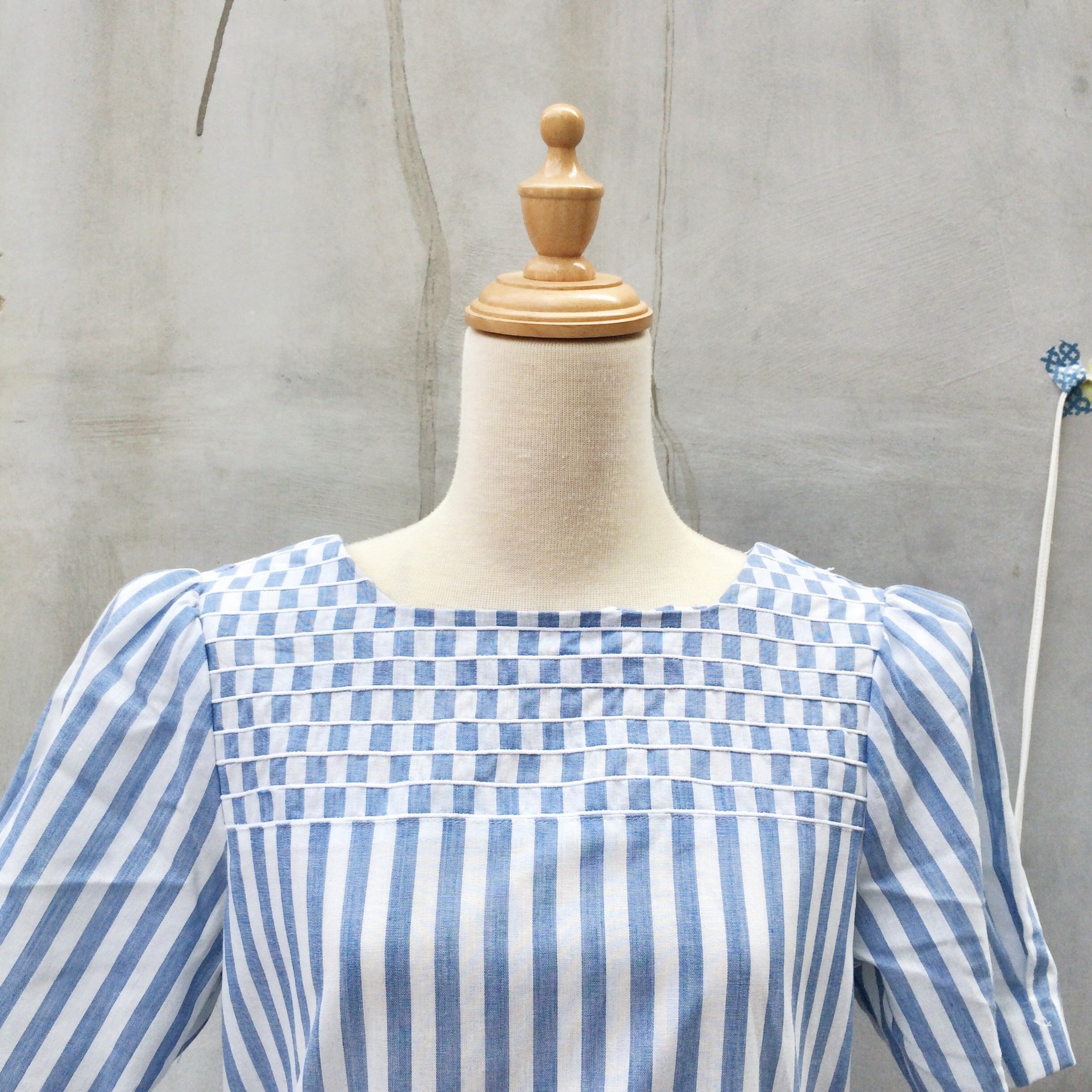 Checkmate! | Vintage 1980s Blue White vertical stripe Shift dress