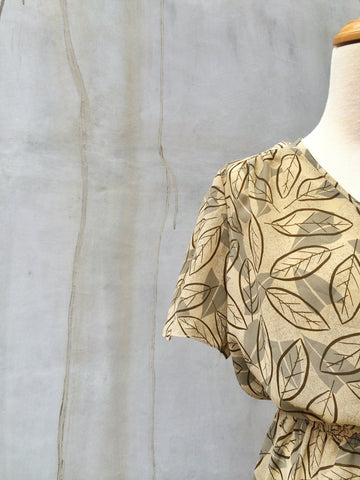 SALE | New Leaf | Vintage 1980s falling Autumn leaves Easy dress