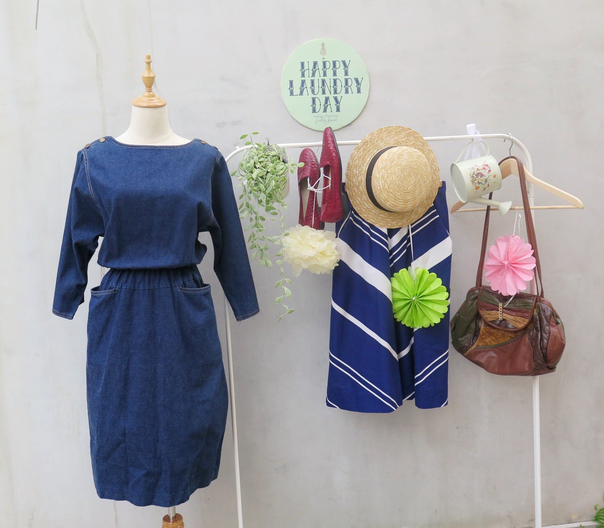 Betsy's Things | Vintage 1980s Boxy loose-fit Denim dress with fitted skirt and pockets