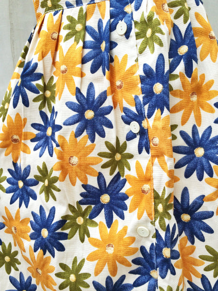 Daisy Baby | Vintage short 1960s A-line dress Retro mod flower power Daisies floral barkcloth print