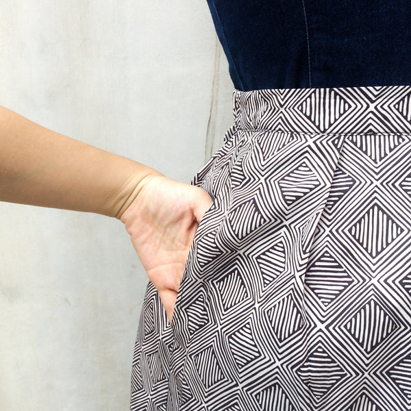 Lines lines lines! | Vintage 1970s 1980s Geometric striped print Long skirt with POCKETS!