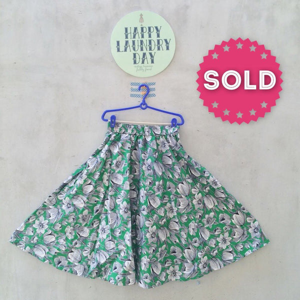SALE! | Vintage 1950s 1960s Green floral Circle skirt