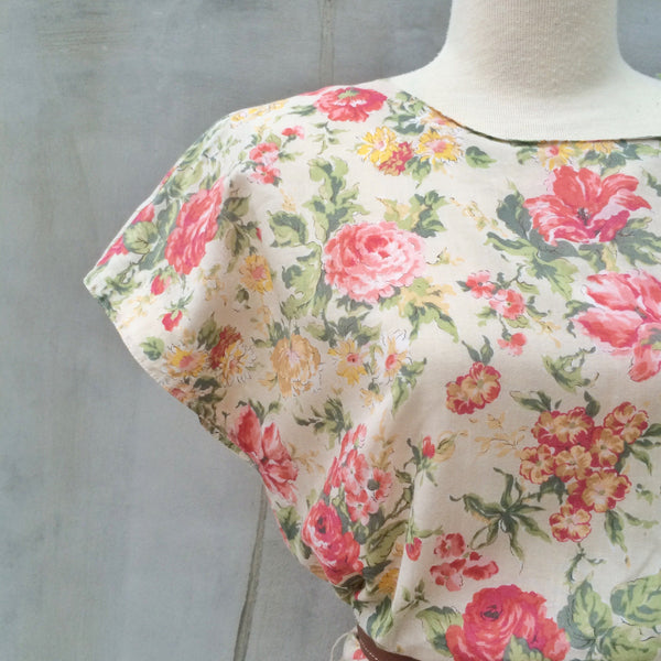 Lady Rose | Vintage 1940s big red English rose and pretty daffodils Floral print Retro Dress