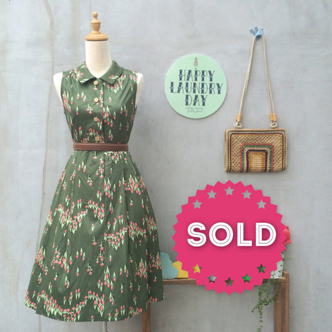 Spring Meadows | Vintage 1960s 1970s Floral Tulip print Pink Flowers Grass Green sleeveless Day Dress