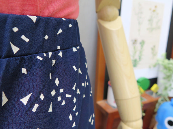 Blue-tri-ful | Vintage 1970s 1980s triangle confetti polka dots A-line flared Midi Skirt