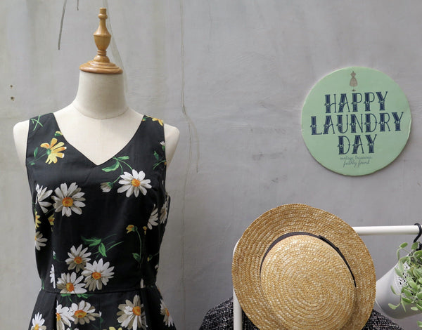 Happy daisy day | Vintage 1970s 1980s grunge punk rock style Floral midi dress with Pockets