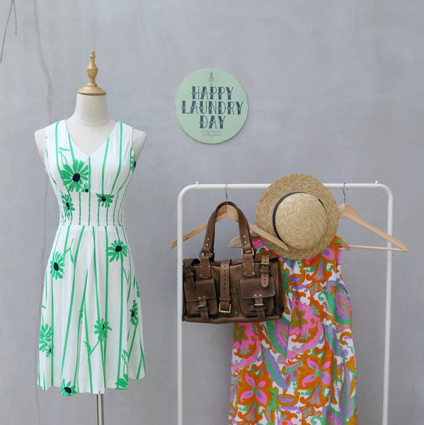 Reverse Daisies | Vintage 1960s 1970s Green and white daisy print Dress and Matching Jacket