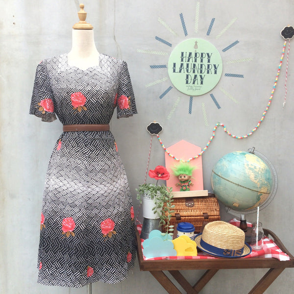 Juliet in Black | Vintage 1950s 1960s Rose and Scallop patterned Dress