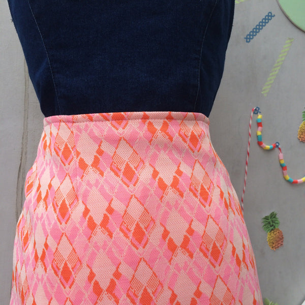 SALE! | Pink Prints | Vintage 1960s mini skirt in Geometric pink, vermillion and reds