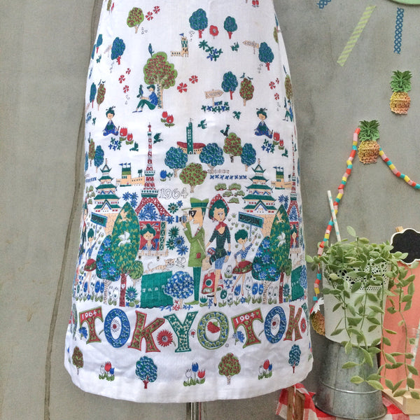 Tokyo Tizzy | Vintage 1960s novelty print homemade shift dress