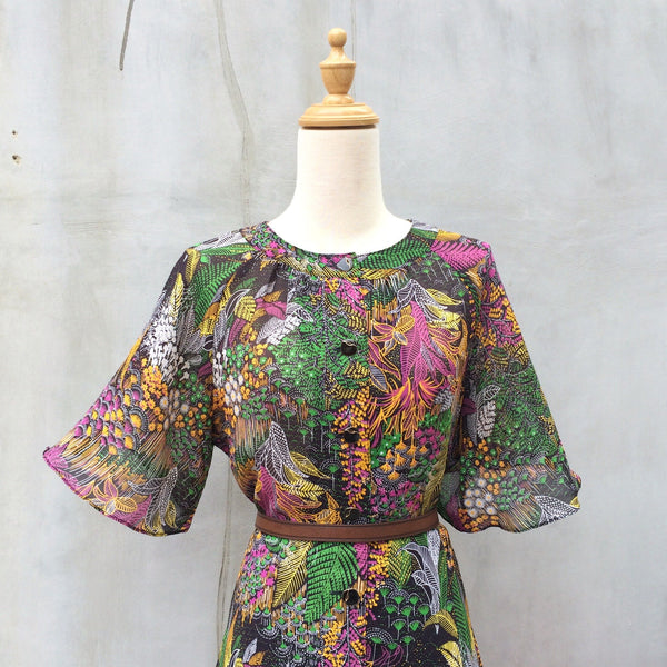 It's a Jungle out there ! | Vintage 1960s graphic Jungle safari print Shirt waist Kaftan tulip sleeves Shirtwaist Dress