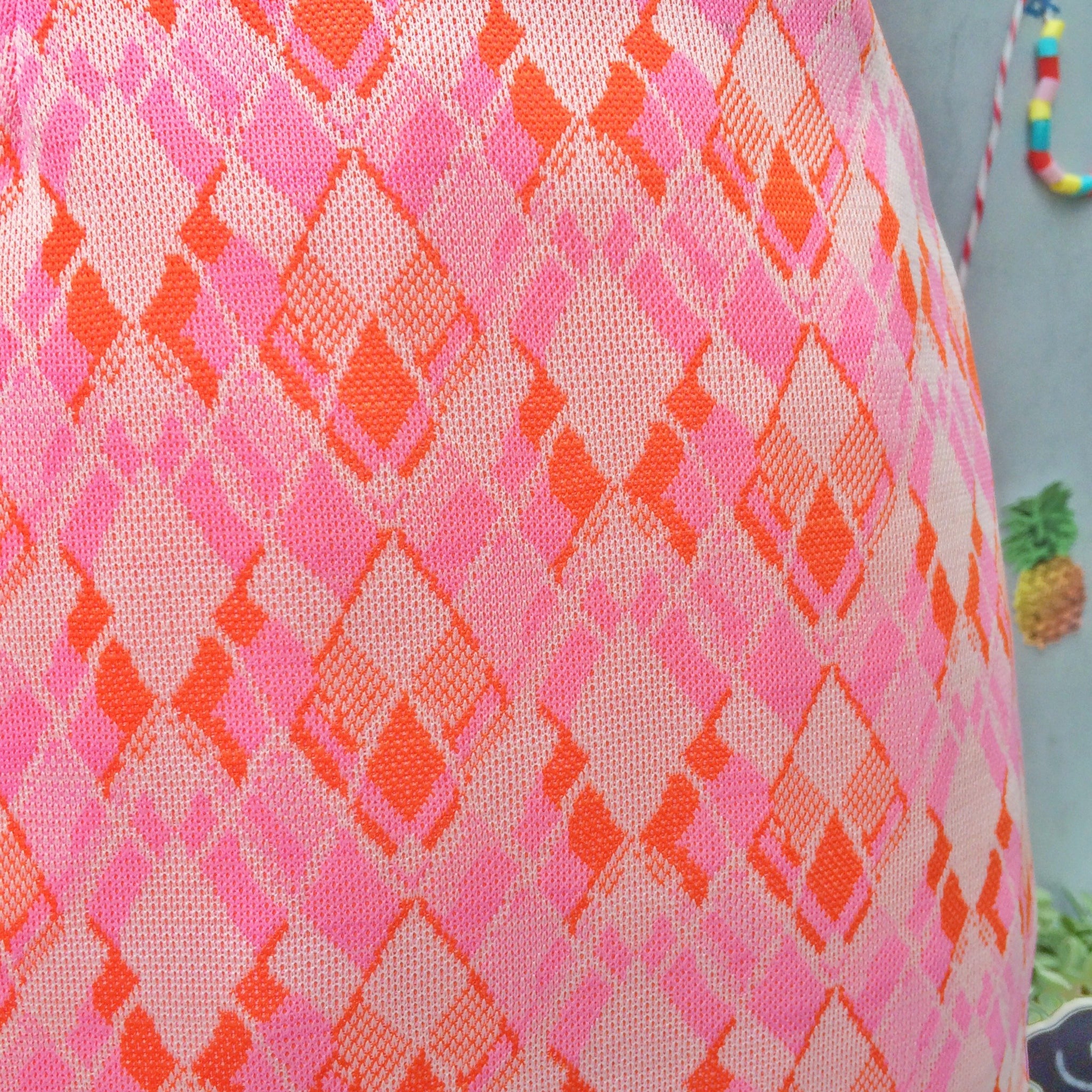 SALE! | Pink Prints | Vintage 1960s mini skirt in Geometric pink, vermillion and reds