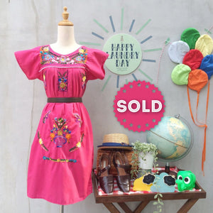 Hot Chic-a ! | Vintage 1970s 1980s Mexican ethnic embroidered Tunic Dress in Fuchsia Hot Pink