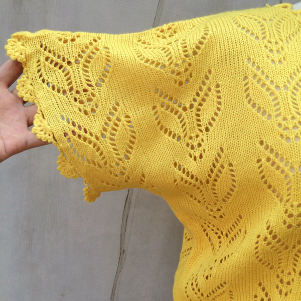 Yellow Brick Road | Vintage 1970s 1980s Slouchy fit Knitted crochet Scallop hem Blouse