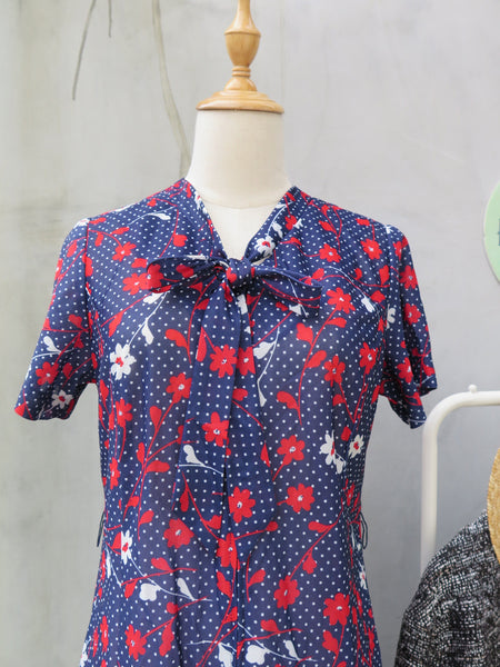 Cosmic Cosmos | Vintage 1950s 1960s Blue White Red polka dot & floral Pussy-bow Day Dress
