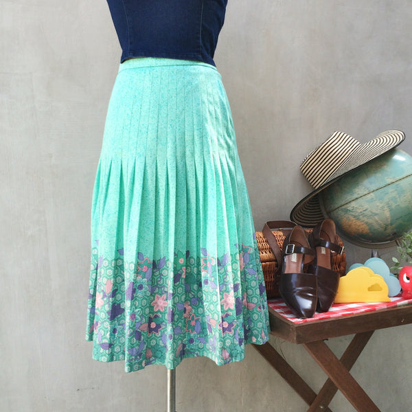 Honey Bee | Vintage c. 1960s intense Mint Green flecked Honeycomb geometric print Abstract Floral Pleated Skirt