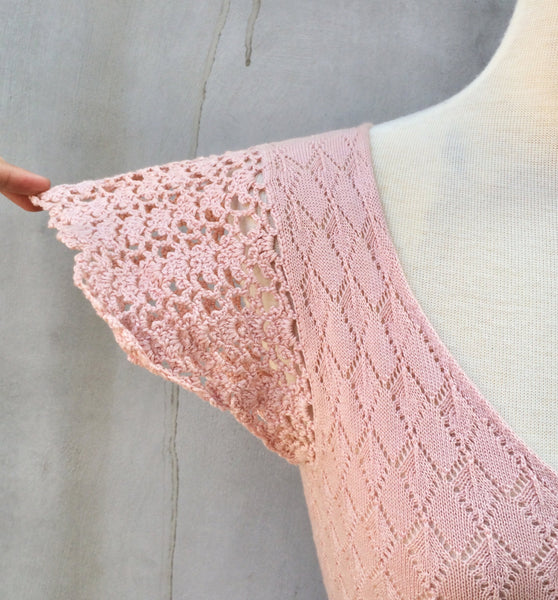 Curve Huggin' | Vintage 1970s retro crochet knit Sweater top