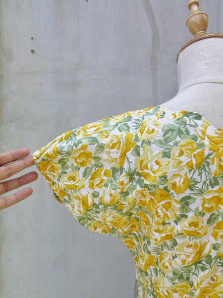 Robyn | Vintage 1950s 1960s Yellow rose Cotton Day Dress with scalloped hems
