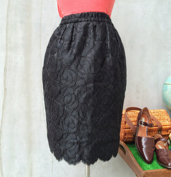 SALE | Tulip Du Noir | Vintage 1950s wiggle skirt with Lace overlay and cute Bubble shape