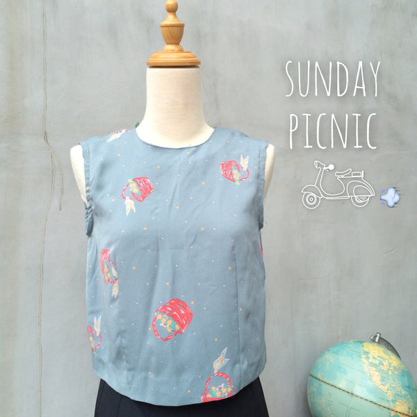 Gray-cefully yours | Vintage 1980s does 1920s style Short top with Novelty print