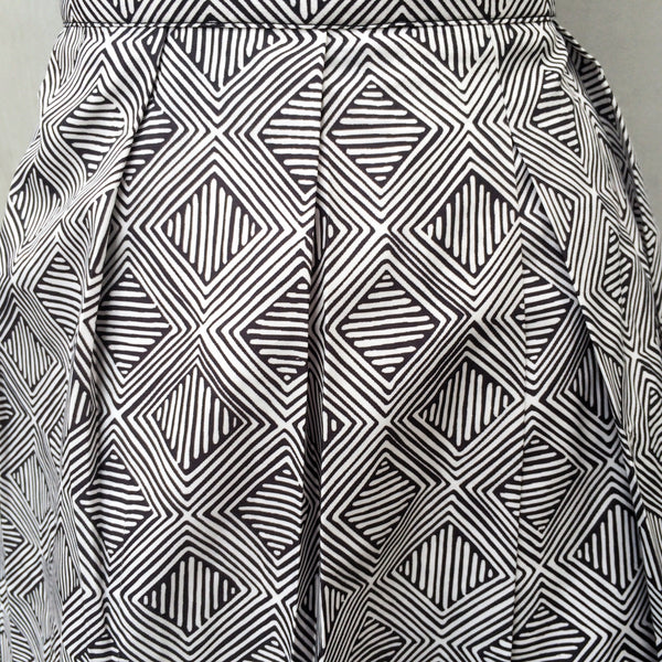 Lines lines lines! | Vintage 1970s 1980s Geometric striped print Long skirt with POCKETS!