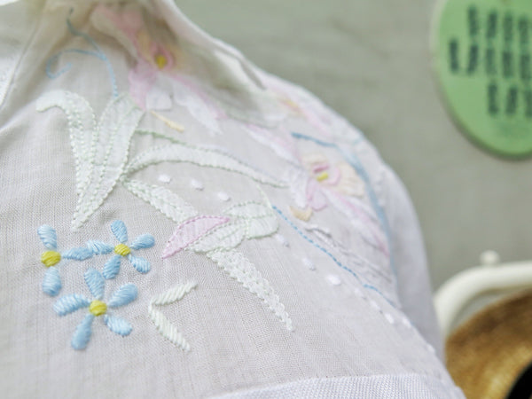 Spider Lily | Vintage 1980s hand embroidered Linen shirt blouse