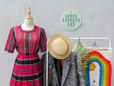 Happiest | Vintage 1950s 1960s barkcloth loose open-weave Red multicolored stripes Short-sleeve Day dress