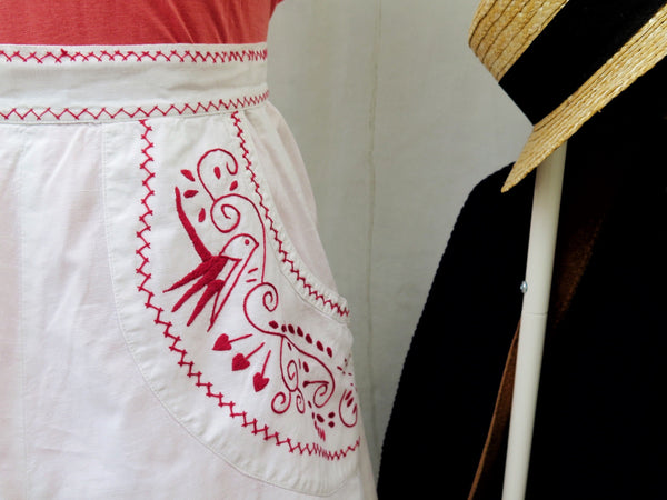 Love birds | Vintage 1960s 1970s mexican embroidered bird print white skirt